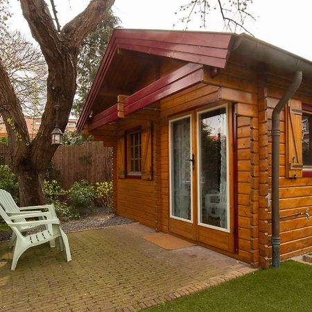 Onder De Kersenboom Bed & Breakfast Hilversum Bagian luar foto